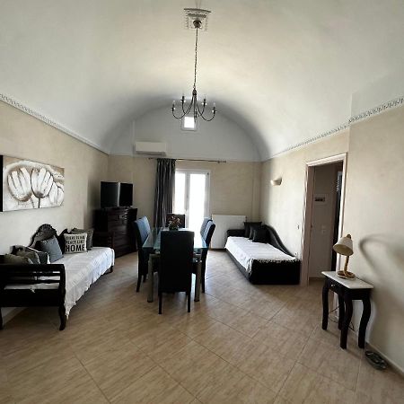 Veldi Art - Kamari Beach Apartment ثيرا المظهر الخارجي الصورة
