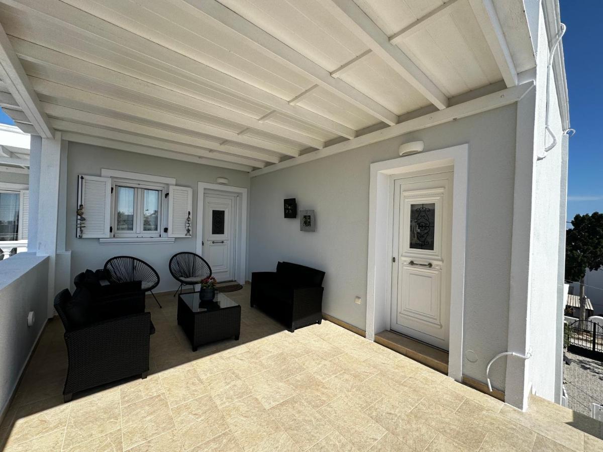 Veldi Art - Kamari Beach Apartment ثيرا المظهر الخارجي الصورة