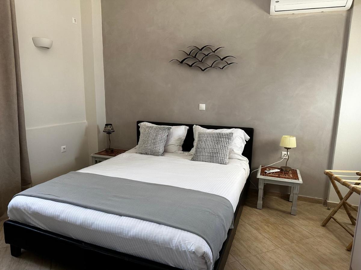Veldi Art - Kamari Beach Apartment ثيرا المظهر الخارجي الصورة