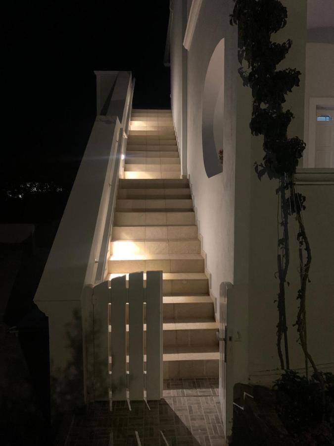 Veldi Art - Kamari Beach Apartment ثيرا المظهر الخارجي الصورة
