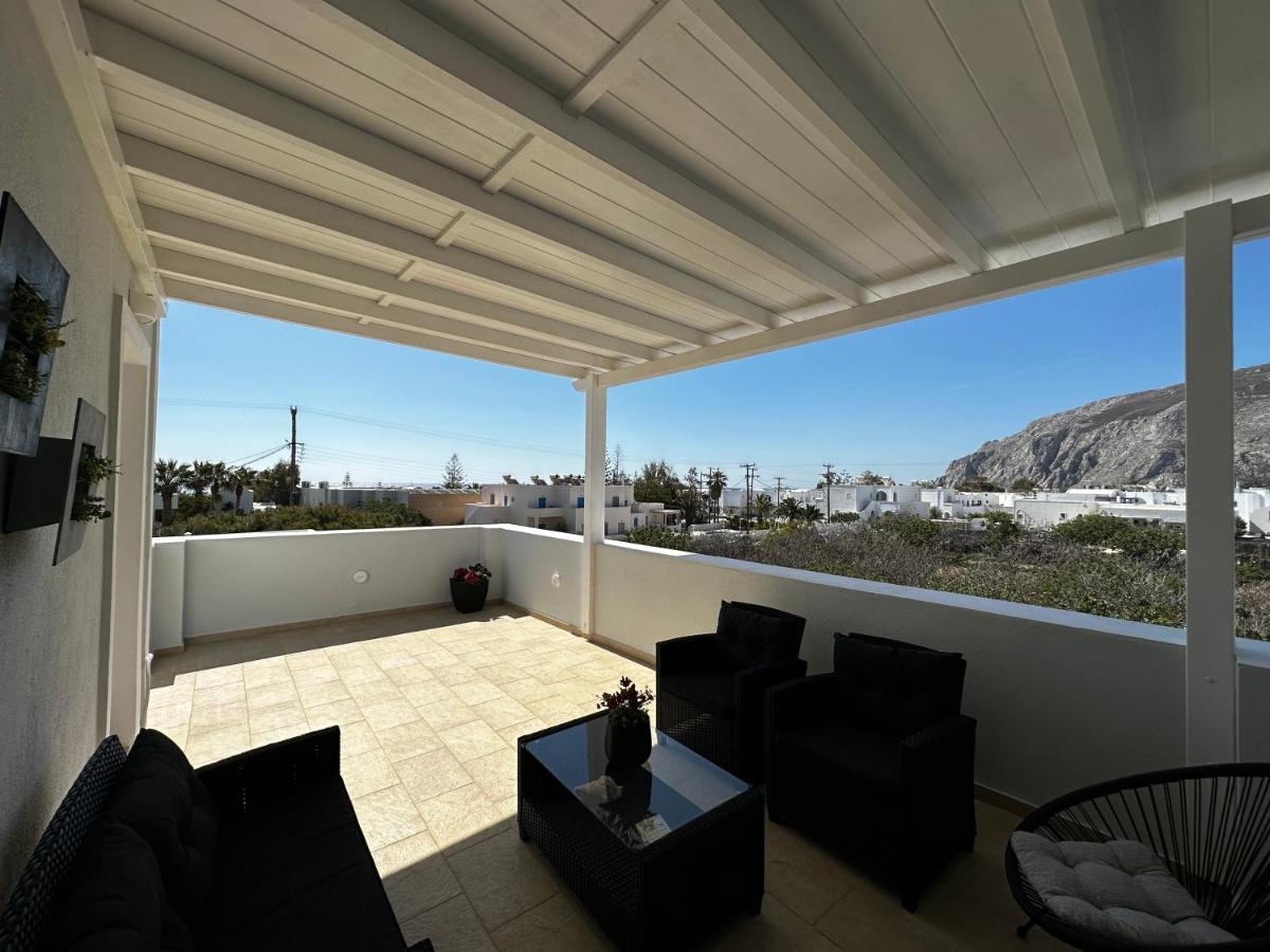 Veldi Art - Kamari Beach Apartment ثيرا المظهر الخارجي الصورة