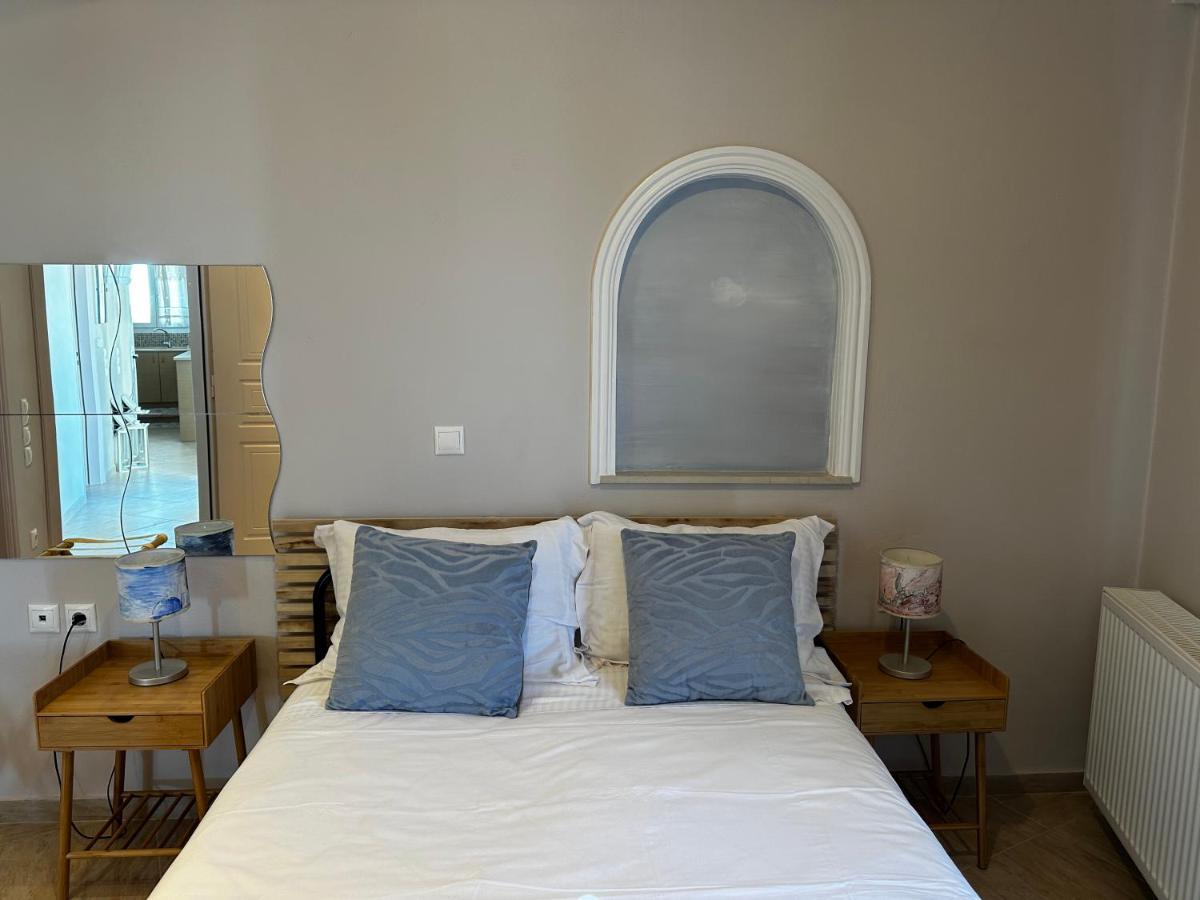 Veldi Art - Kamari Beach Apartment ثيرا المظهر الخارجي الصورة
