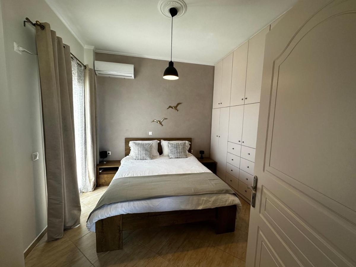 Veldi Art - Kamari Beach Apartment ثيرا المظهر الخارجي الصورة