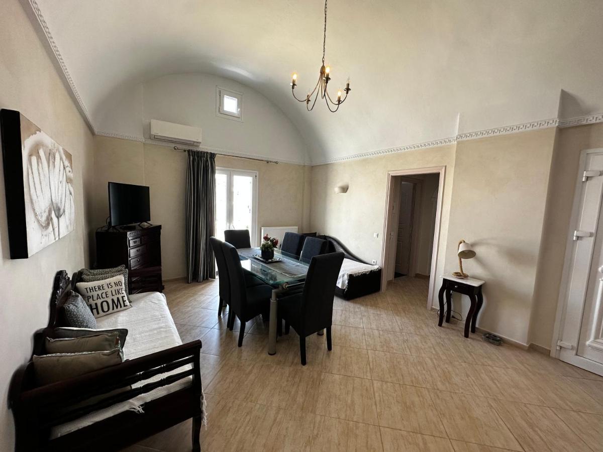 Veldi Art - Kamari Beach Apartment ثيرا المظهر الخارجي الصورة