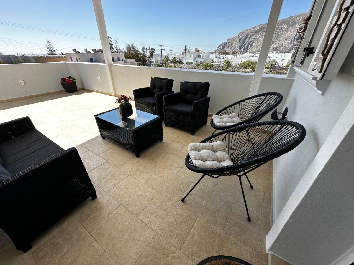 Veldi Art - Kamari Beach Apartment ثيرا المظهر الخارجي الصورة