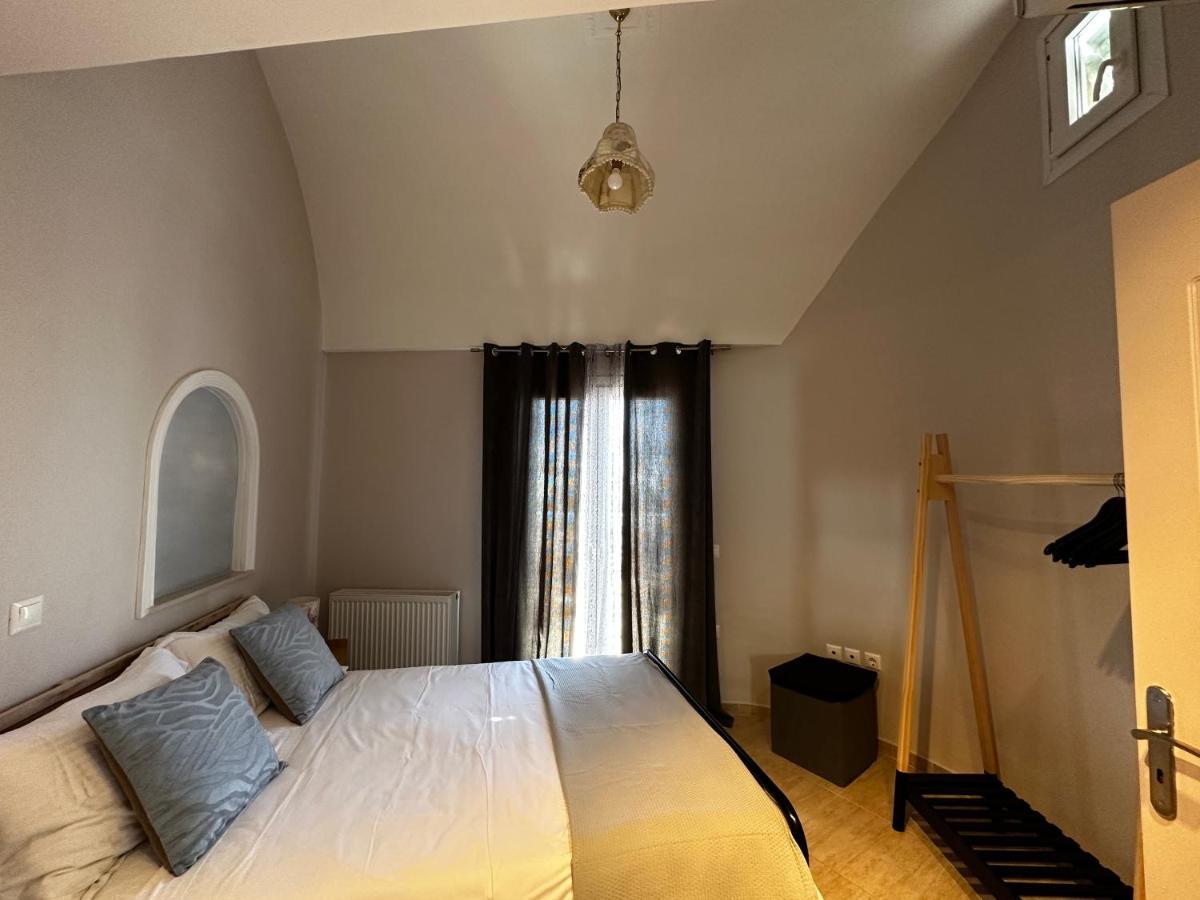 Veldi Art - Kamari Beach Apartment ثيرا المظهر الخارجي الصورة