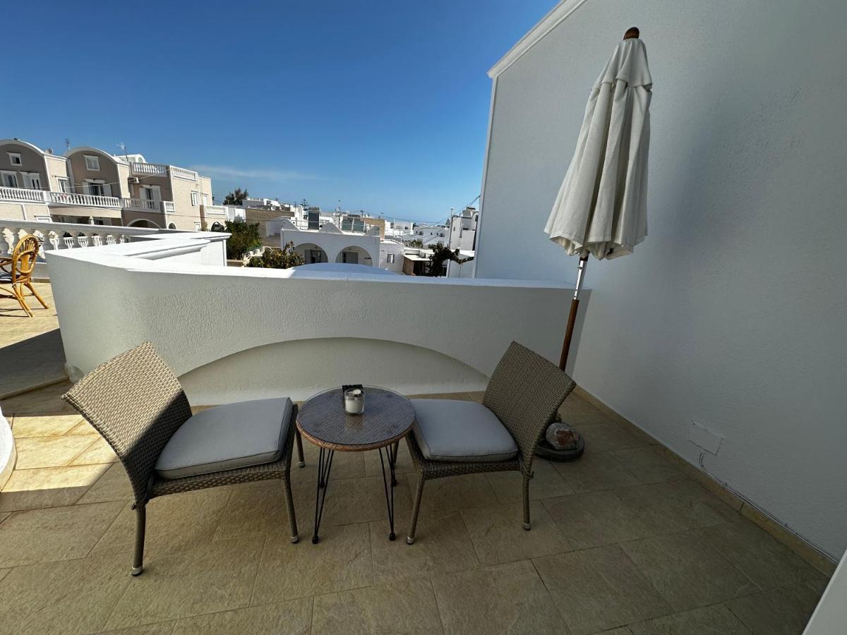 Veldi Art - Kamari Beach Apartment ثيرا المظهر الخارجي الصورة