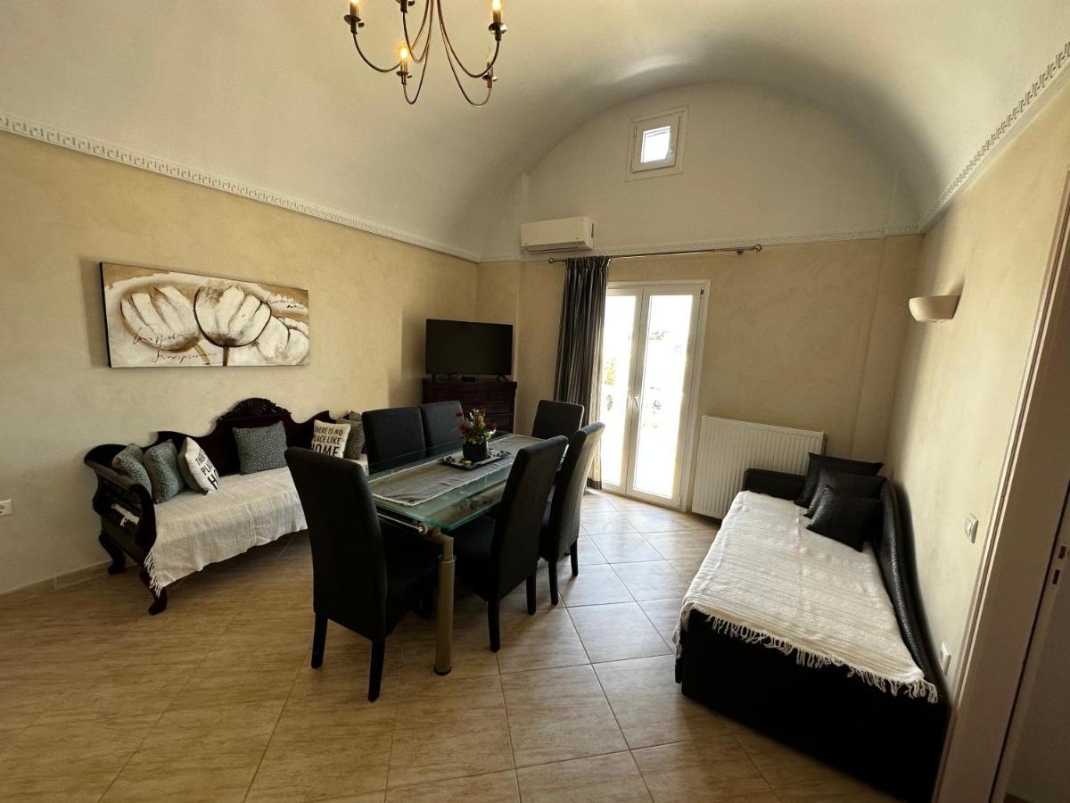 Veldi Art - Kamari Beach Apartment ثيرا المظهر الخارجي الصورة
