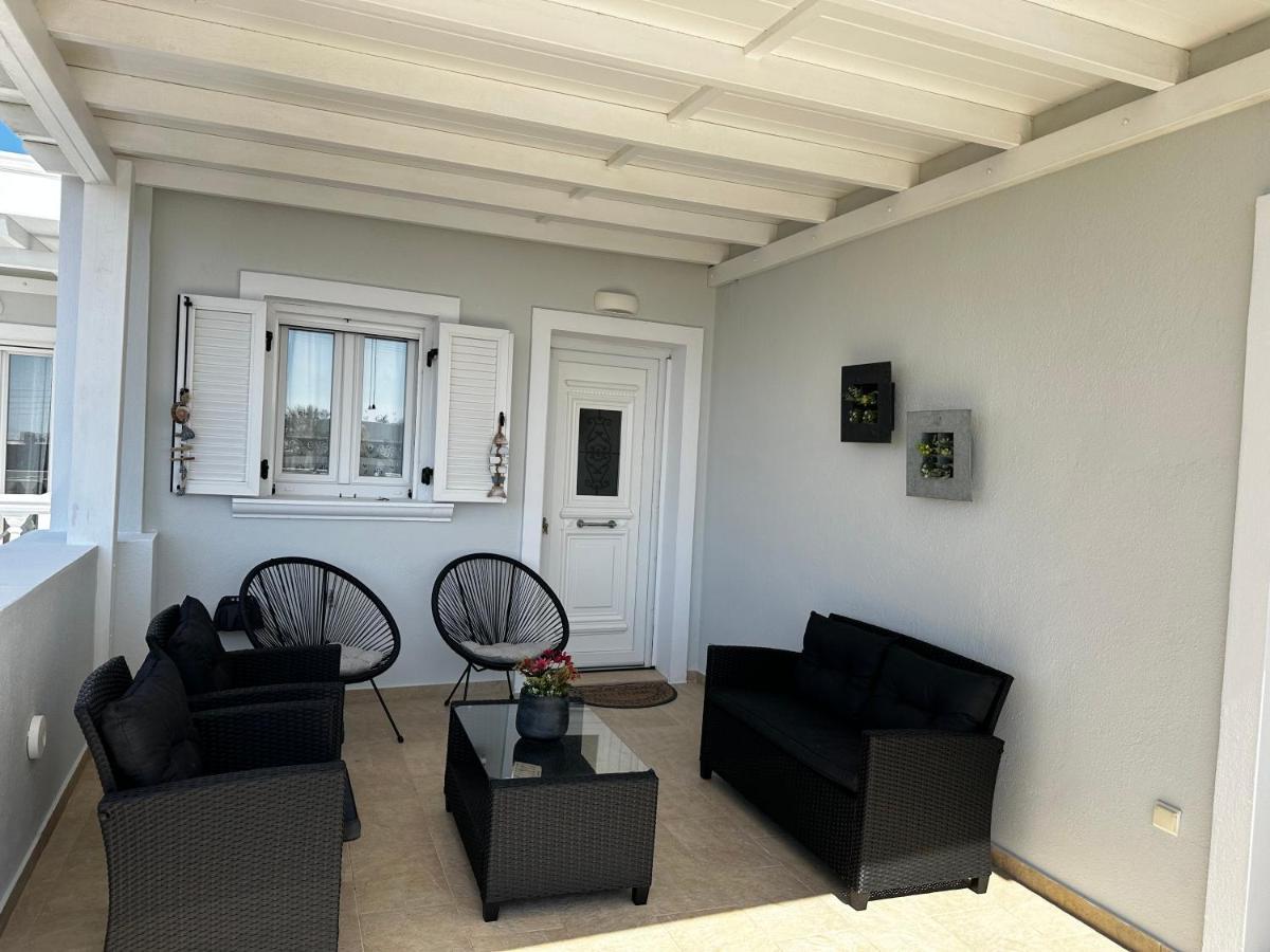 Veldi Art - Kamari Beach Apartment ثيرا المظهر الخارجي الصورة