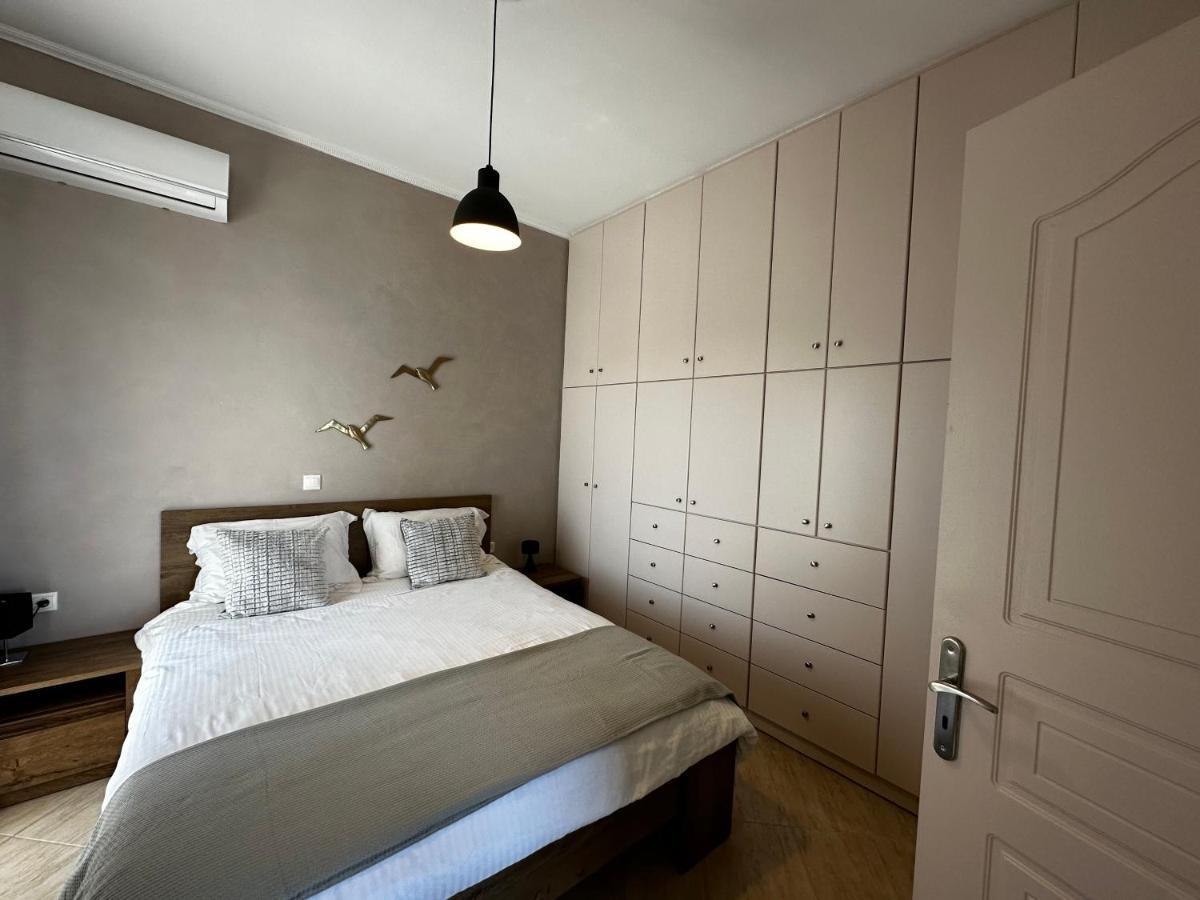 Veldi Art - Kamari Beach Apartment ثيرا المظهر الخارجي الصورة