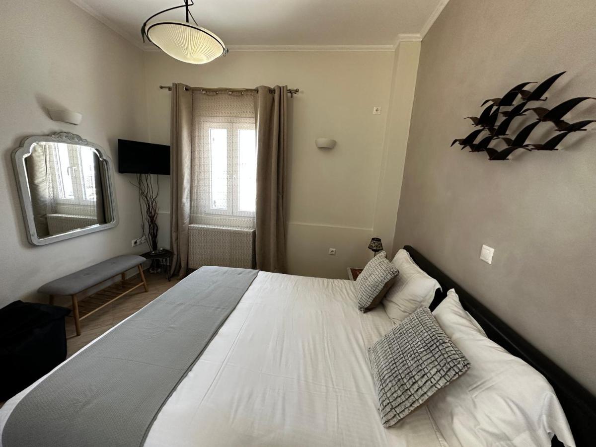 Veldi Art - Kamari Beach Apartment ثيرا المظهر الخارجي الصورة