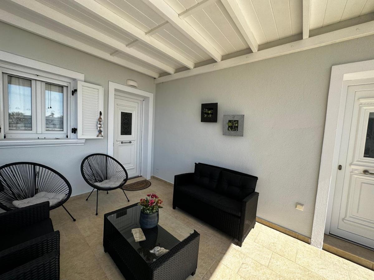 Veldi Art - Kamari Beach Apartment ثيرا المظهر الخارجي الصورة