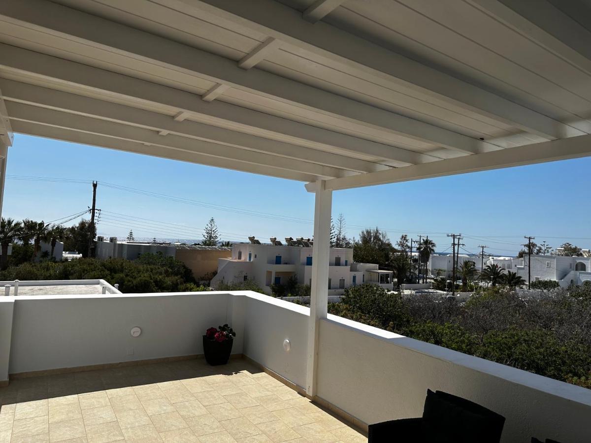 Veldi Art - Kamari Beach Apartment ثيرا المظهر الخارجي الصورة