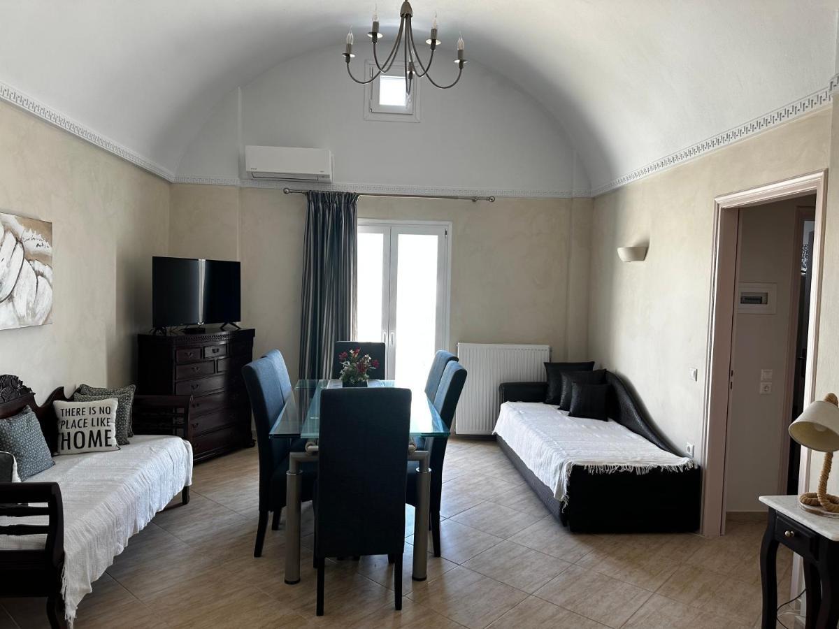 Veldi Art - Kamari Beach Apartment ثيرا المظهر الخارجي الصورة