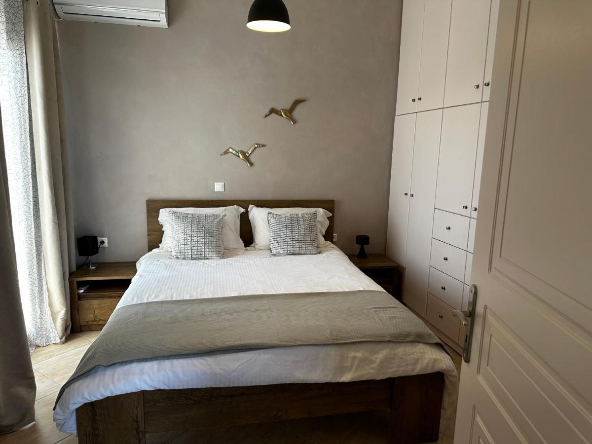 Veldi Art - Kamari Beach Apartment ثيرا المظهر الخارجي الصورة