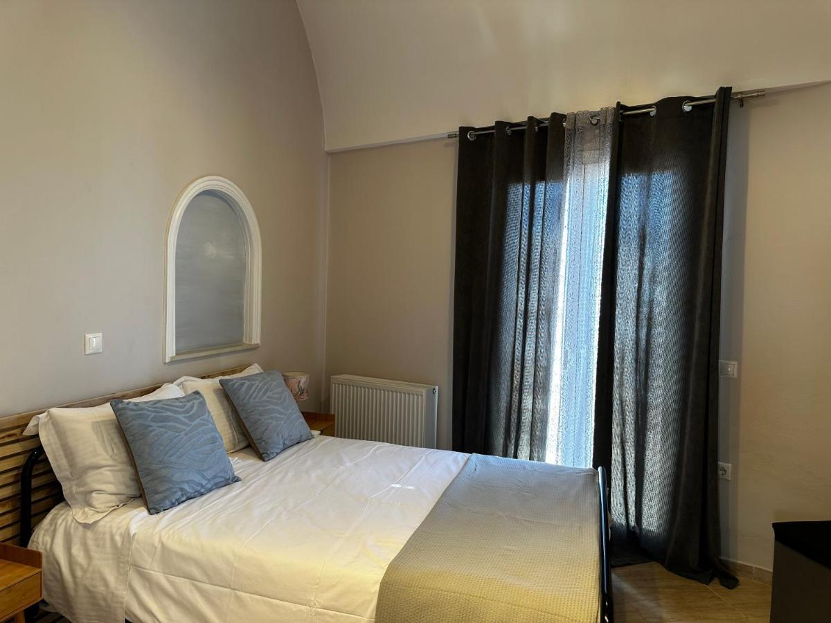 Veldi Art - Kamari Beach Apartment ثيرا المظهر الخارجي الصورة