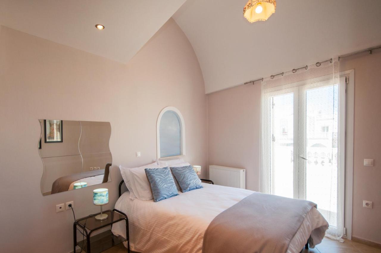 Veldi Art - Kamari Beach Apartment ثيرا المظهر الخارجي الصورة