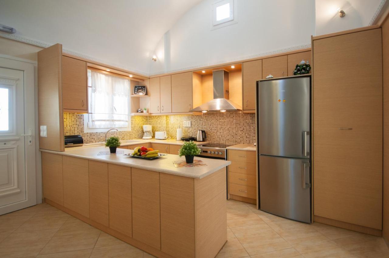 Veldi Art - Kamari Beach Apartment ثيرا المظهر الخارجي الصورة
