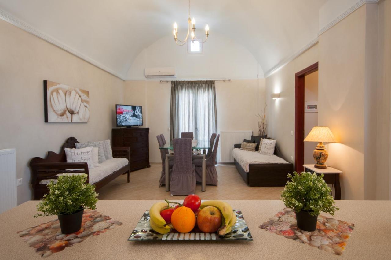 Veldi Art - Kamari Beach Apartment ثيرا المظهر الخارجي الصورة