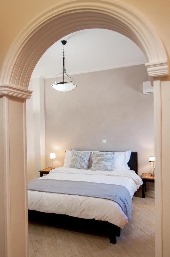 Veldi Art - Kamari Beach Apartment ثيرا المظهر الخارجي الصورة