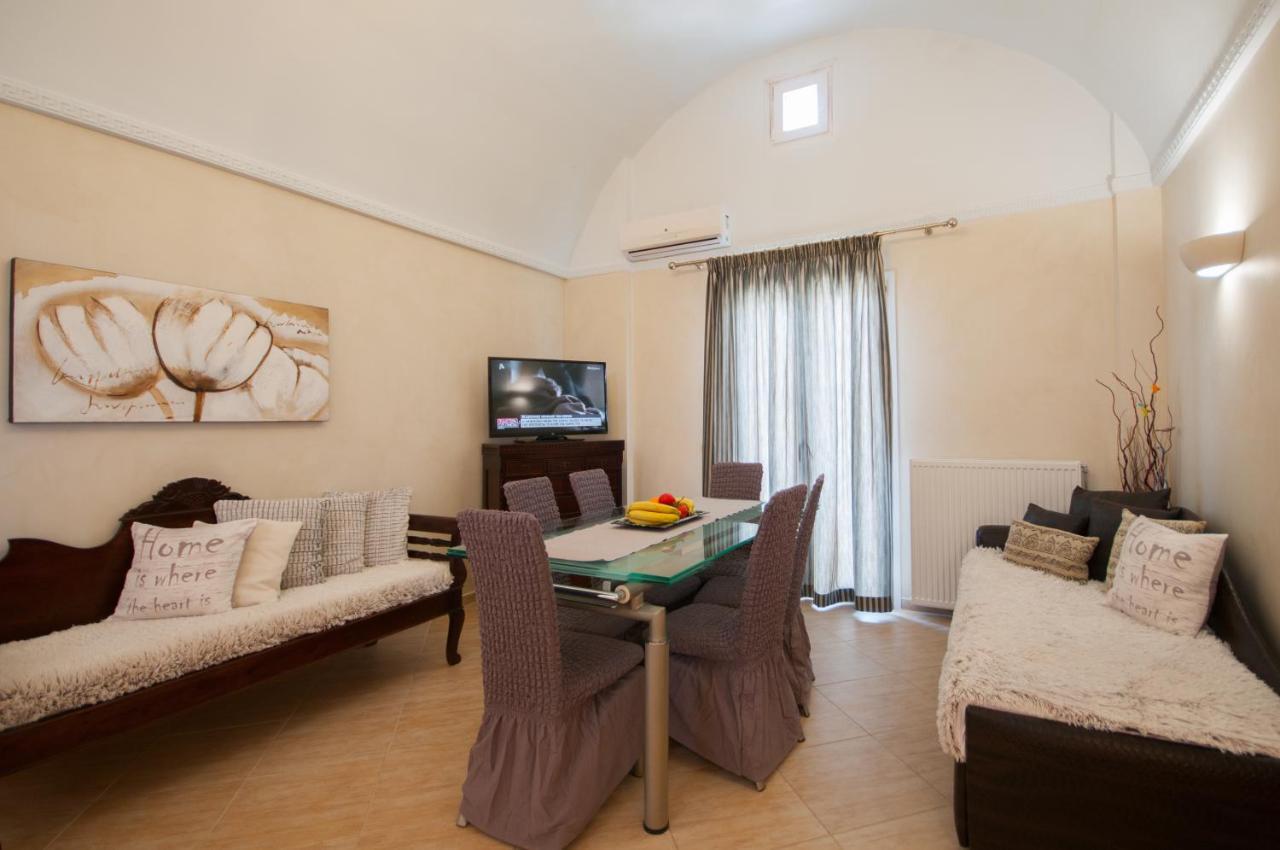 Veldi Art - Kamari Beach Apartment ثيرا المظهر الخارجي الصورة